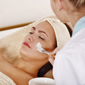 What Are The Benefits of Being An Esthetician?